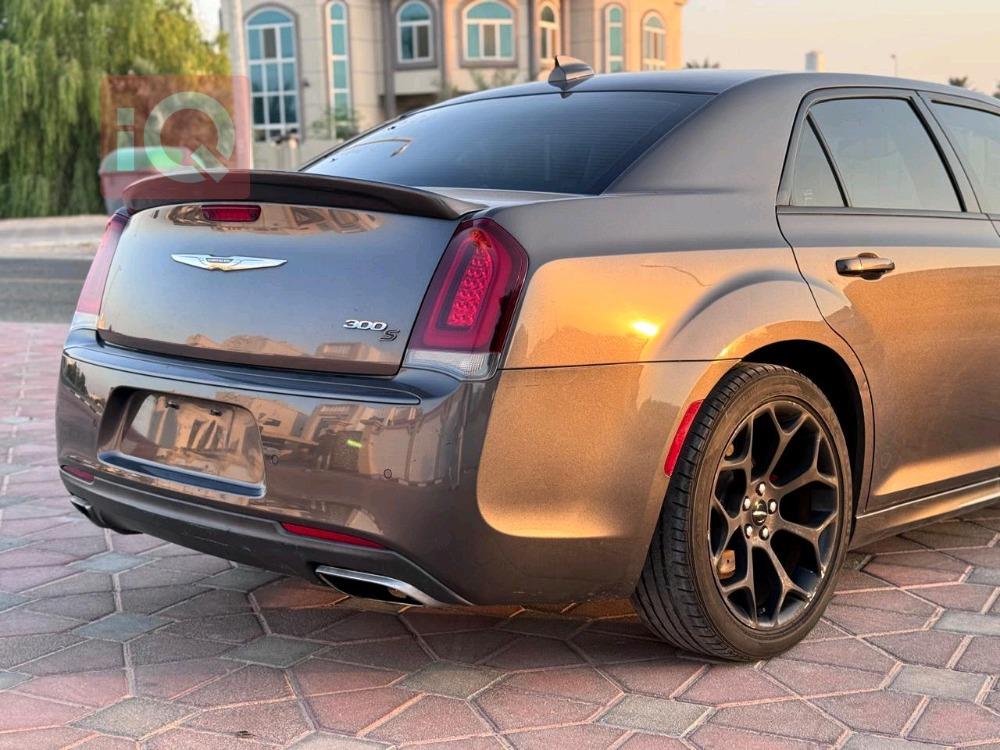 کرایسلەر 300